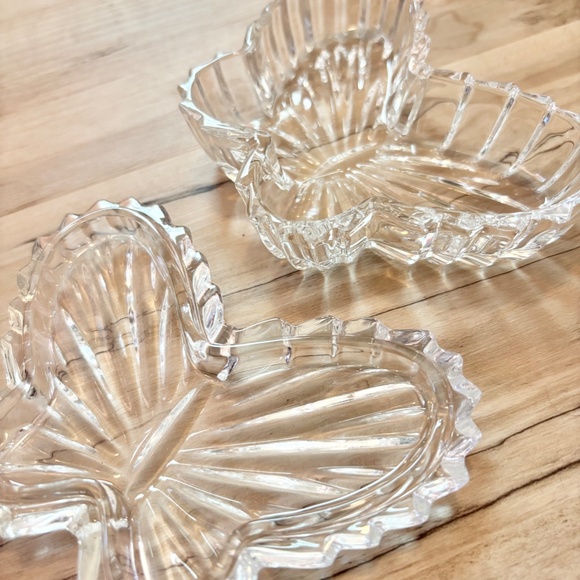 Vintage Glass Butterfly Trinket Dish with Lid - Picture 3 of 5